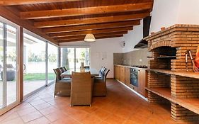 Luxury Villa / Pool, Gym ,Cinema Room